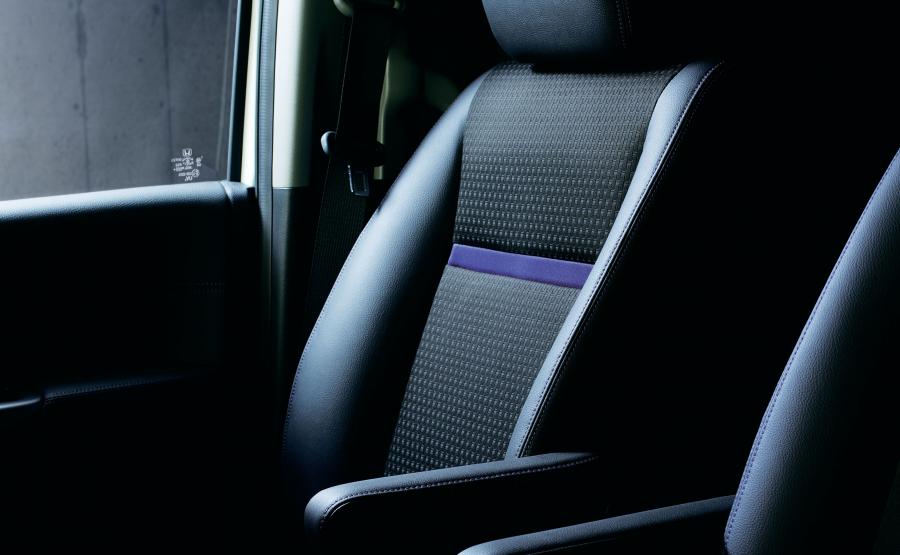 Детали интерьера Honda StepWGN Spada Hybrid Black Label 2018 года  (фото 2 из 4)